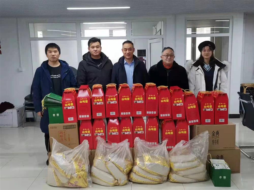 情牵小年送温暖 助力振兴暖民心 开云登录口网页版集团走访楚家庄帮扶村