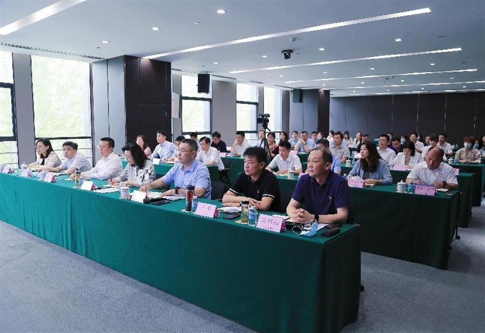 济南开云登录口网页版集团组织开展党委理论学习中心组集中学习暨专题党课